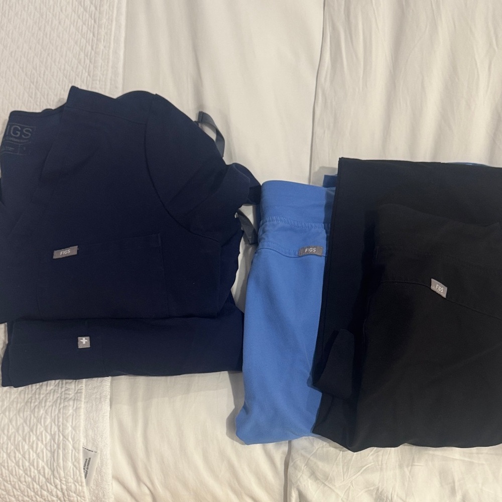 Figs Women's Pants & tops  - scrubs